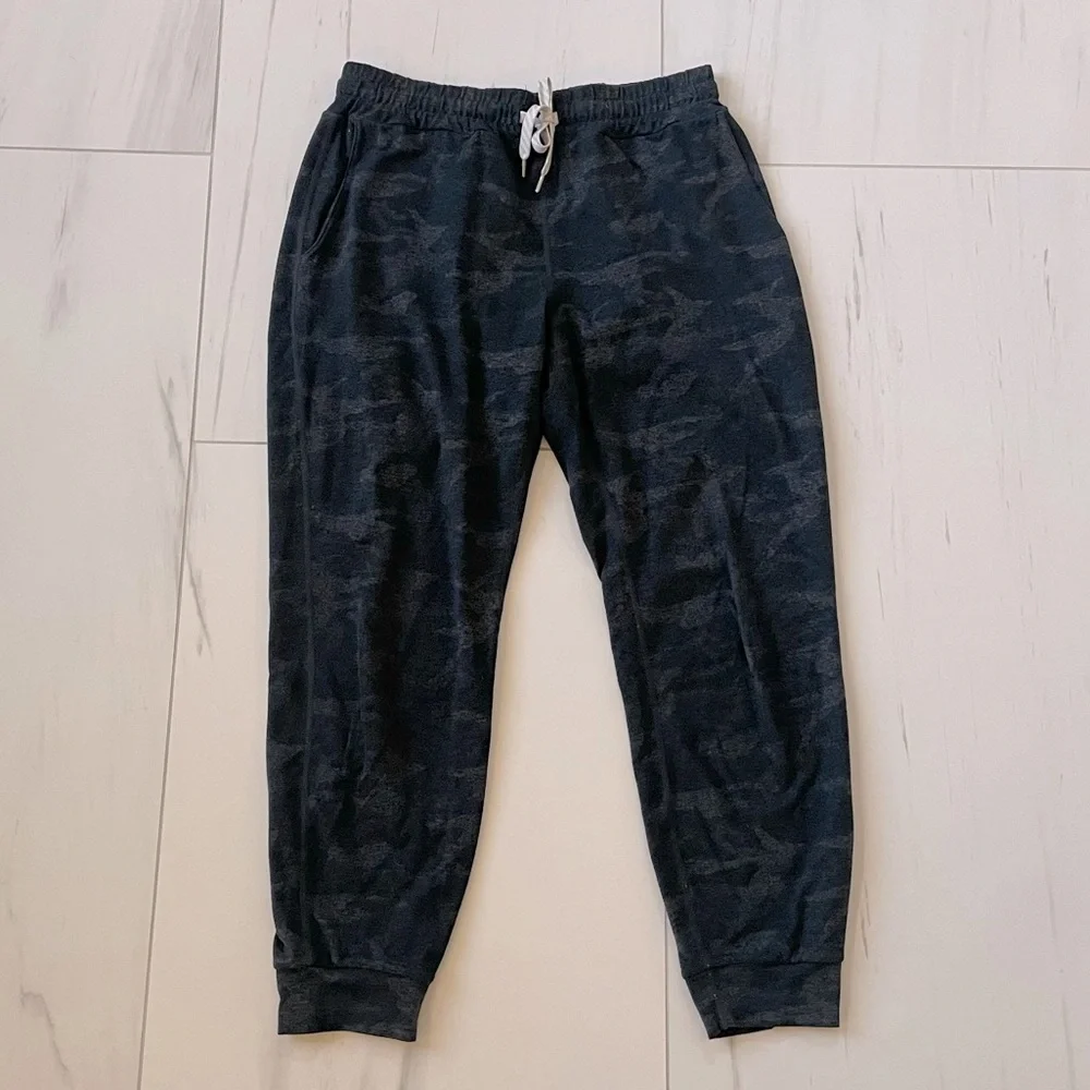 Vuori performance joggers - Picture 1 of 2